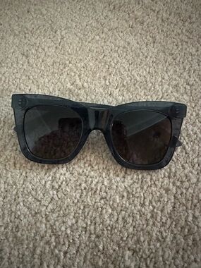 Diff Eyewear Black Oversized Square Women’s Sunglasses